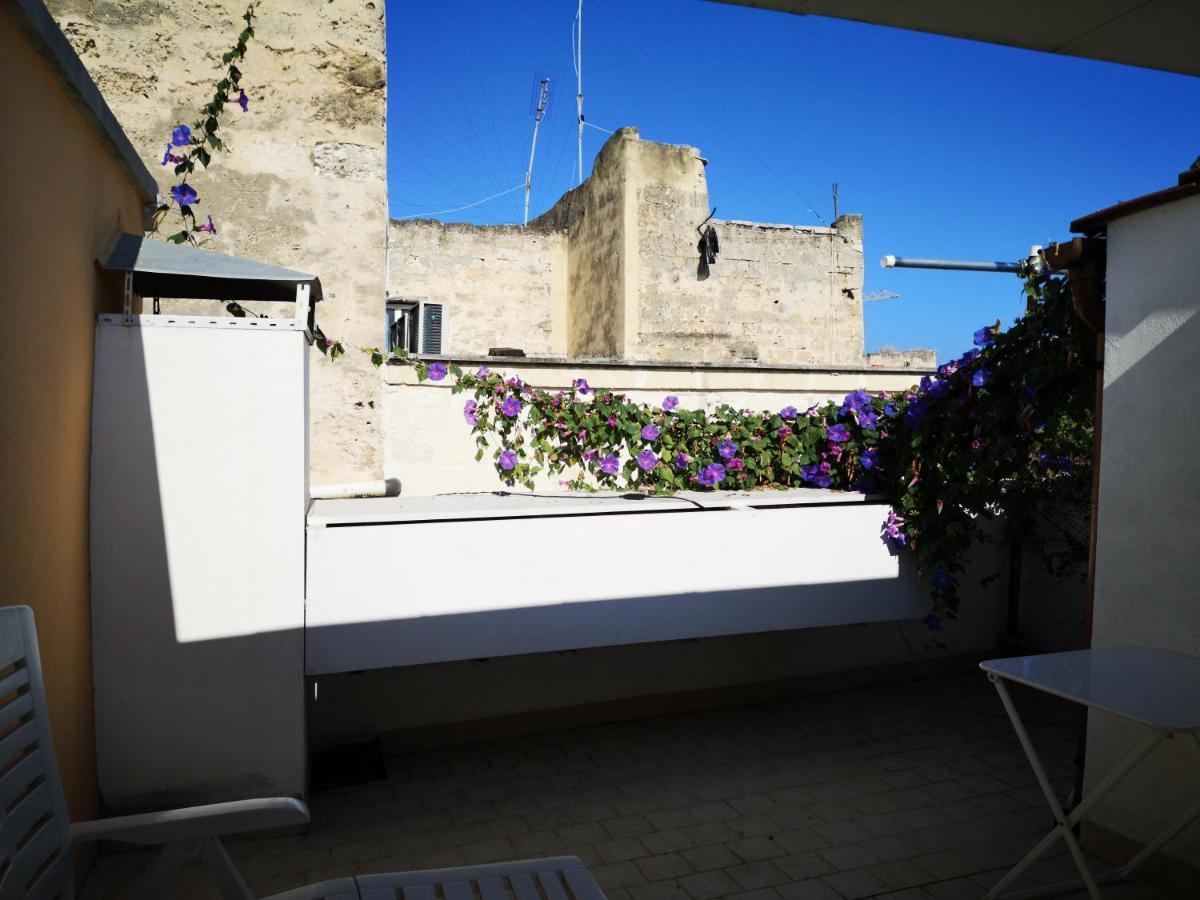 La Torretta Di Gigi - Soggiorno In Torre Medievale Bisceglie Exteriör bild