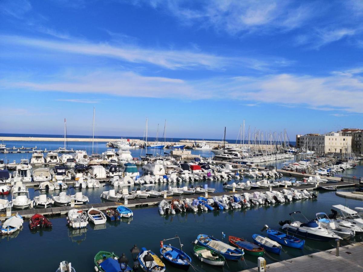 La Torretta Di Gigi - Soggiorno In Torre Medievale Bisceglie Exteriör bild